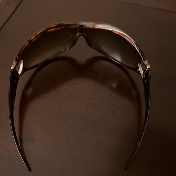 AUTHENTIC GUCCI SUNGLASSES - Picture 3 of 11